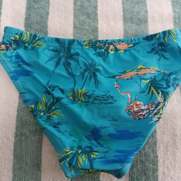 SPEEDO SWIM BRIEF, SIZE 30", BLUE TROPICAL PATTERN - (*) Pre-owned - Picture 2 of 8